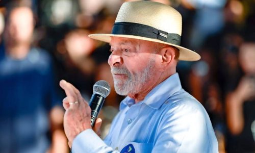 Lula acha que pode ser reeleito, mas 56% não confiam nele