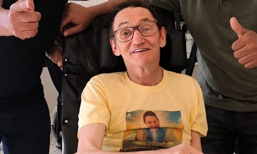 Debilitado, Marquito aparece ao lado de Caju e Castanha; trio pede votos e recebe críticas nas redes sociais