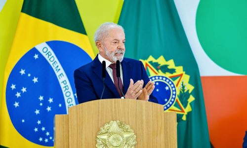 Lula avalia faltar aos debates do primeiro turno