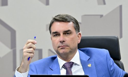 Aliados orientam Flávio a evitar IA com Jair Bolsonaro