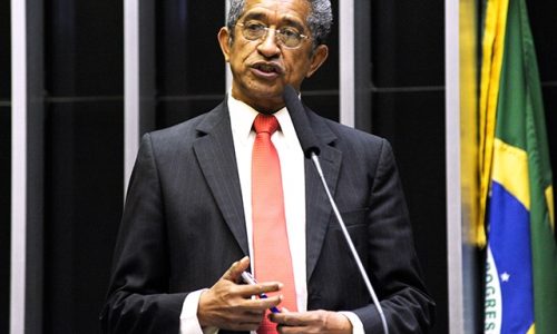 Vicentinho cotado para ser suplente de Simone