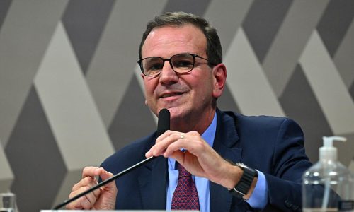 Paes tem 3ª queda, mas lidera, e Douglas Ruas avança no RJ