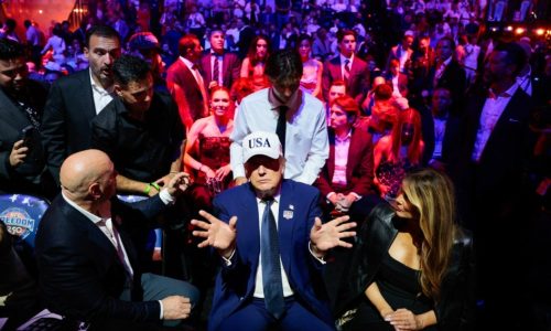 Horas após acordo, Trump celebra 80 anos com evento do UFC na Casa Branca