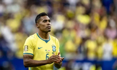 Alex Sandro renova com o Flamengo até 2027 após decepcionante Copa do Mundo