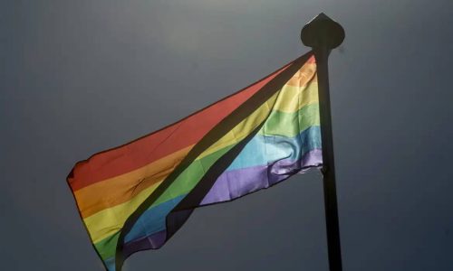 Hungria revoga restrições a conteúdos LGBTQIA+ após decisão da União Europeia