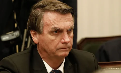 Bolsonaro segue sem previsão de alta, apesar de melhora clínica