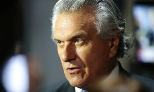 Caiado reforça perfil moderado ao defender vacina da Covid