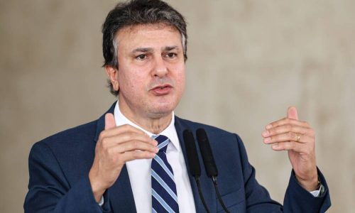 Brasília (DF), 10/12/2025 - O ministro da Educação, Camilo Santana, participa de cerimônia de anúncios dos projetos habilitados do Fundo de Investimento em Infraestrutura Social (FIIS) e dos anúncios de seleção do Novo PAC 2025, nas modalidades de abastecimento de água urbano e rural e de esgotamento sanitário urbano. Foto: Marcelo Camargo/Agência Brasil