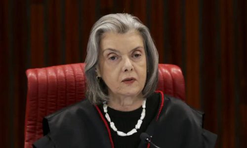Cármen Lúcia defende urnas e minimiza críticas ao sistema eleitoral