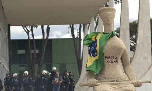 Secretaria informa ao STF que Débora do Batom não violou tornozeleira