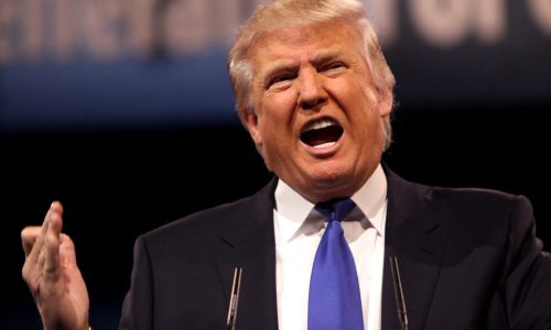 Trump chama crise migratória na Espanha de “invasão” e culpa leis liberais