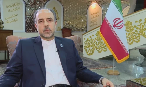 Irã diz que não há negociações diretas com os EUA e reforça Ormuz