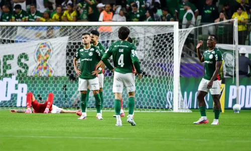 Pouco produtivo, Palmeiras se afoba, é contido pelo Inter e empata em casa