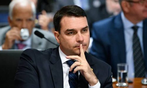 PT reage a Flávio e cita queda do senador nas pesquisas