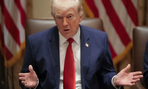 Real Time: para 35%, apoio de Trump atrapalha candidato; para 26%, ajuda