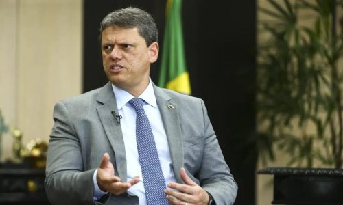 Tarcísio afirma que vídeo de Eduardo Bolsonaro não atrapalhou vacinações contra sarampo
