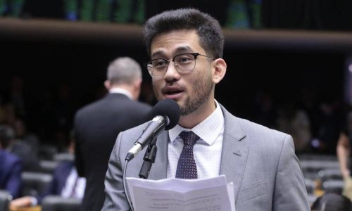 Kim reage a Eduardo Bolsonaro e troca acusações públicas