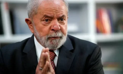 “Pix é do Brasil e ninguém vai fazer a gente mudar”, diz Lula