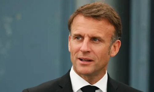 Síria anuncia visita de Macron após mudança de governo