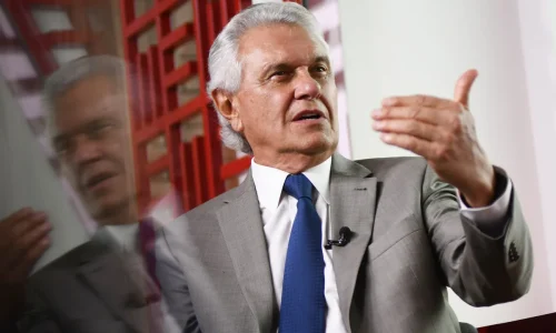 “Casos de Família”: Caiado ironiza reaproximação de Michelle e Flávio