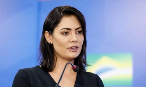 Michelle aceita desculpas de Flávio e propõe reconciliação