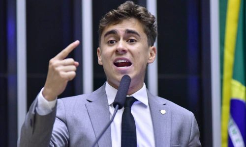 Nikolas compara Bolsonaro a Messi ao criticar restrições