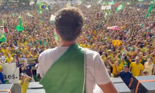 Nikolas puxa coro de ‘Fora, Davi’ no Amapá e pede impeachment de Moraes