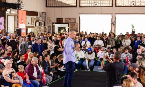 Entusiasmo dá o tom ao lançamento da pré-campanha de Leandro Soares rumo à Alesp