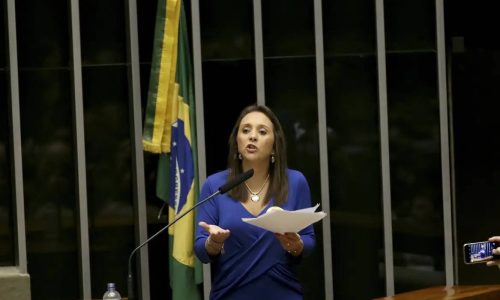 Podemos adota neutralidade e dificulta chapa de Flávio Bolsonaro