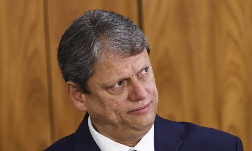 Tarcísio elogia Caiado após faltar à convenção do PSD