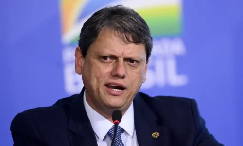 Tarcísio amplia base e reúne apoio de 69% dos deputados da Alesp