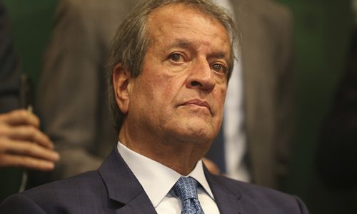 O presidente nacional do Partido Liberal (PL), Valdemar Costa Neto, fala com a imprensa no Centro de Eventos e Convenções Brasil, em Brasília.