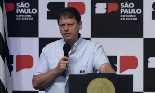 Tarcísio usa redes e habitação para avançar no eleitorado de baixa renda