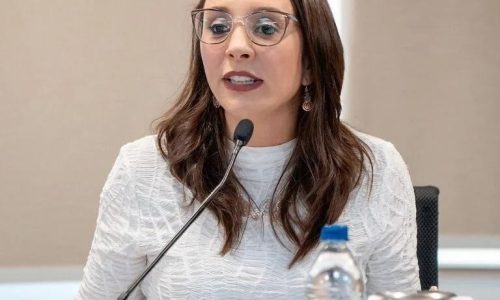 Deputada Renata Abreu reage à tortura animal na internet e propõe a criação do crime de zoosadismo