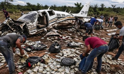 Avião cai no Paraguai com mais de US$ 1,5 milhão em dinheiro vivo e é saqueado