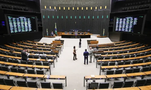 Fim da janela partidária: PL cresce e PDT tem maior perda de deputados