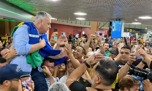 Alfredo Gaspar desembarca em Alagoas sob festa após anúncio de chapa com Flávio Bolsonaro
