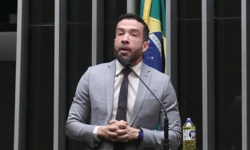 Janones bagunça mais a eleição mineira e surpreende PT com proposta