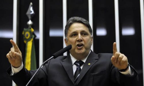 TRE-RJ suspende verba, propaganda e debates de Garotinho