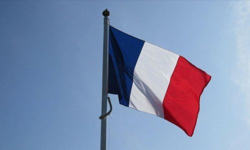 França anuncia expulsão de dois diplomatas iranianos