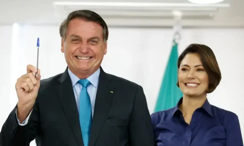 Bolsonaro quer manter Michelle na disputa pelo Senado