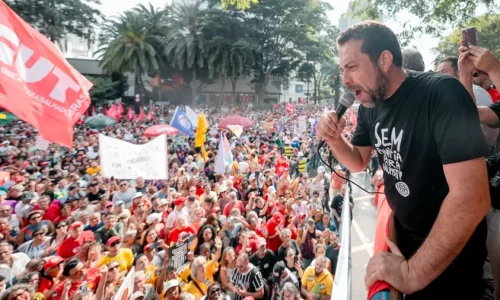 Ausência de Boulos marca Parada LGBT+ em São Paulo