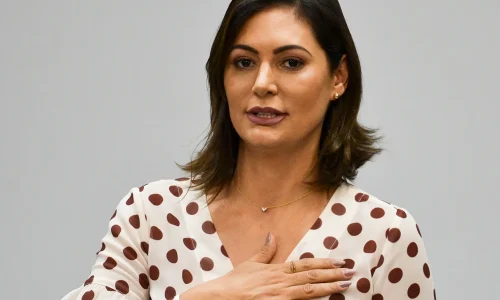 Levanta a mão quem não tem problema na família, diz Michelle Bolsonaro