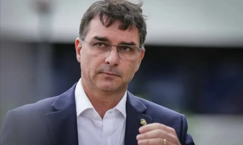 TSE suspende pesquisa que registrou queda de Flávio Bolsonaro