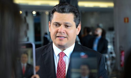 11º Fórum Parlamentar do Brics - Brasil 2025. 

O evento marca um avanço significativo na consolidação da cooperação interparlamentar entre os países membros, reafirmando o compromisso dos Poderes Legislativos com o fortalecimento do diálogo político, o intercâmbio de boas práticas e a construção de uma agenda comum voltada para o desenvolvimento sustentável, a justiça social e a governança multilateral. 

Presidente do Senado Federal, senador Davi Alcolumbre (União-AP), conceede entrevista antes da chegada das delegações.

Foto: Edilson Rodrigues/Agência Senado