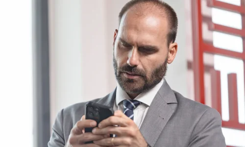 Eduardo Bolsonaro diz que denunciará a Trump eventual parcialidade do TSE