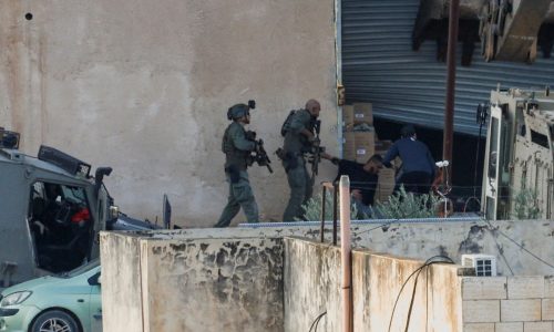 Israel inicia retirada de tropas do sul do Líbano