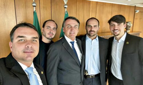 Jornal britânico analisa futuro político dos Bolsonaro