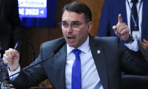 Em convenção nacional, PL oficializa Flávio Bolsonaro como candidato à Presidência da República