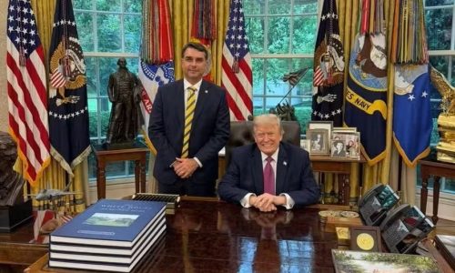 Apoio de Trump a Flávio Bolsonaro não amplia intenção de voto, aponta Quaest